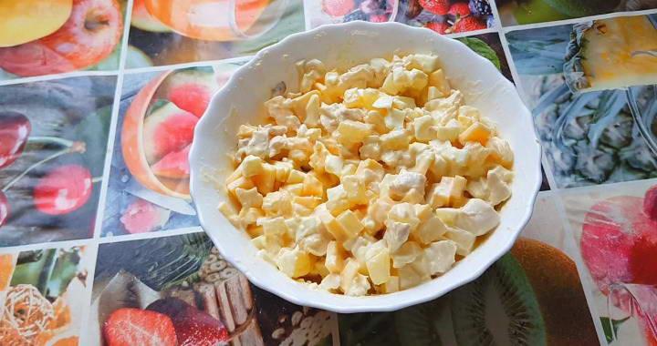 Салат «Фьюжн» - с курицей, ананасом и сыром