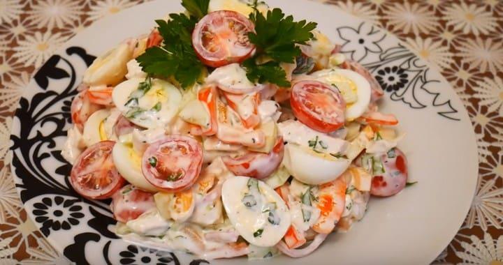 Салат с перепелиными яйцами и куриным филе