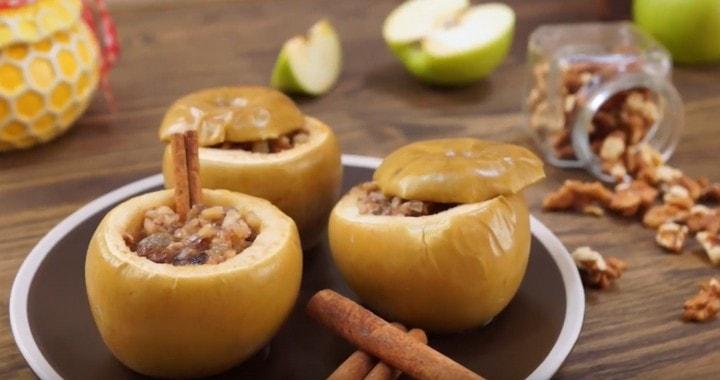 Запеченные яблоки с медом в духовке