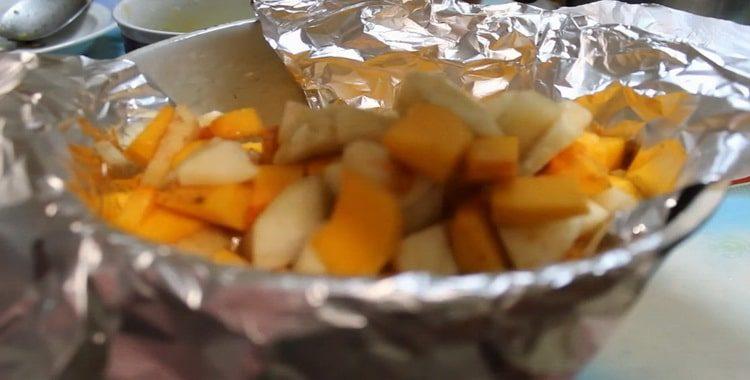 Запеченая тыква с яблоками и медом