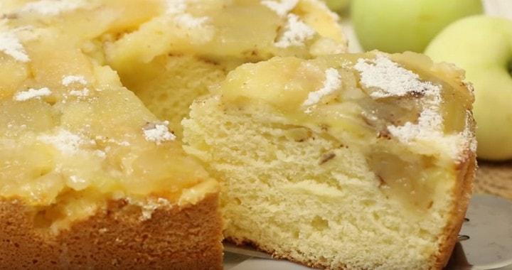 Шарлотка с яблоками в духовке