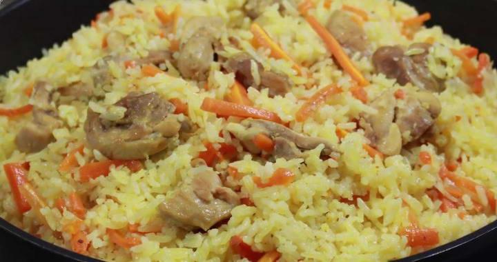 Быстрый плов с курицей на сковороде