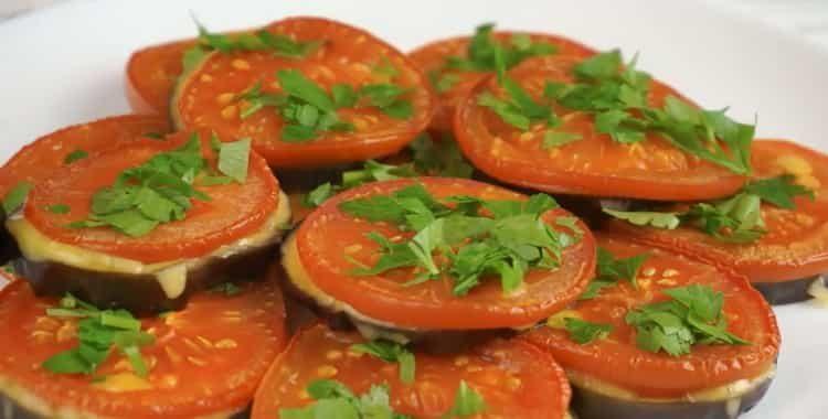 Баклажаны с сыром и помидорами в духовке