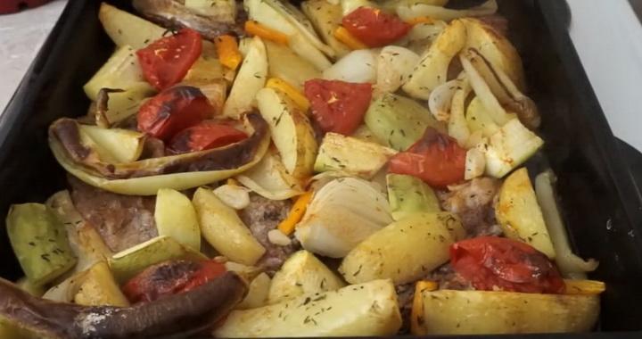 Мясо с овощами в духовке