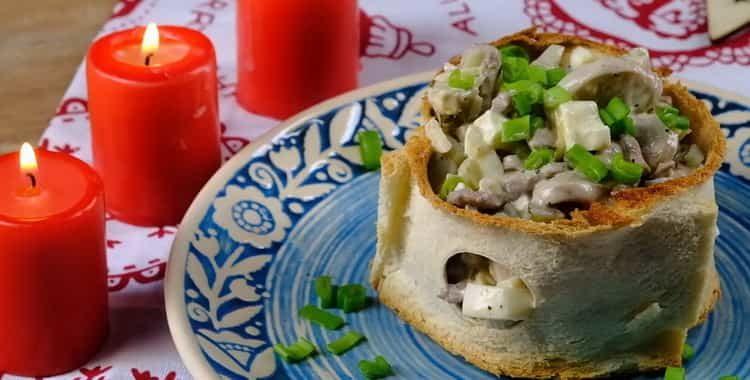 Необычный салат в корзинке из хлеба на День Рождения