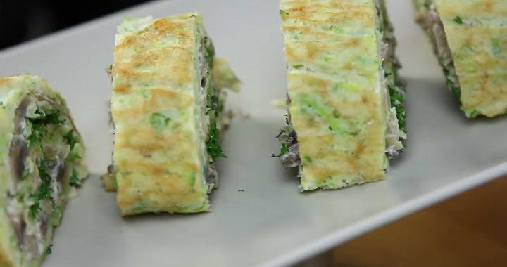 Шикарный рулет из кабачков с грибами