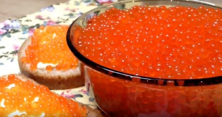 Как солить красную икру
