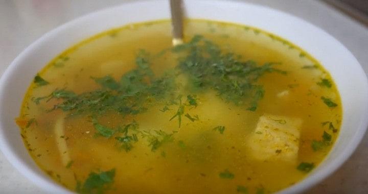 Суп с куриной грудкой и лапшой