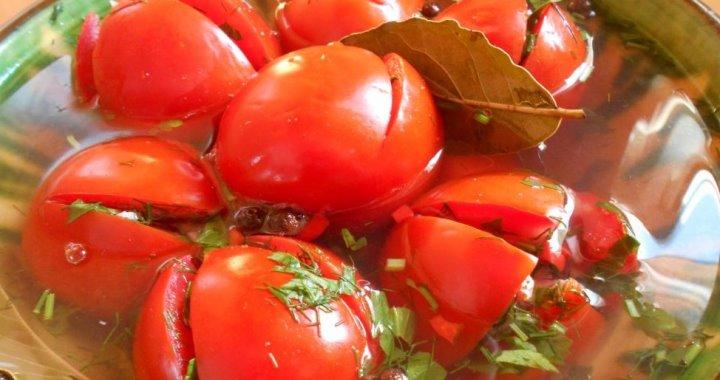 Помидоры под капроновой крышкой