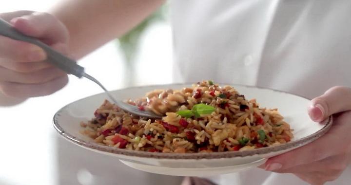 Рис с овощами и курицей по-тайски