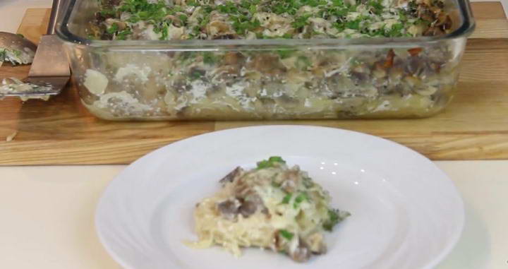 Гнезда из макарон с фаршем и грибами