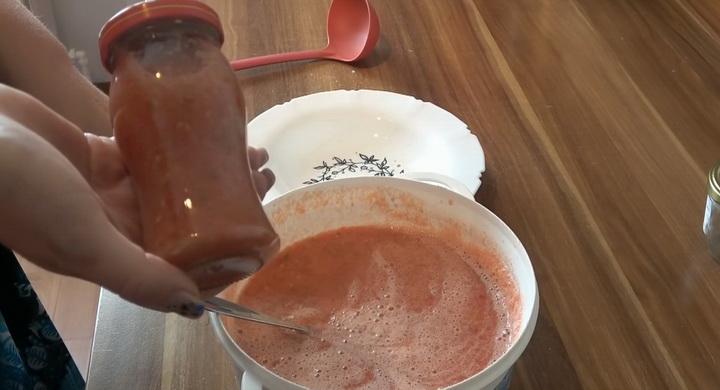 Классическая аджики из помидор и чеснока