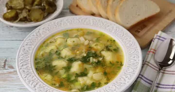 Куриный суп с манными клецками