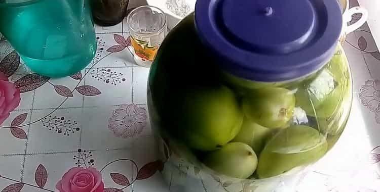 Квашеные зеленые помидоры