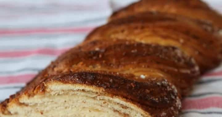 Рулет с орехами из дрожжевого теста