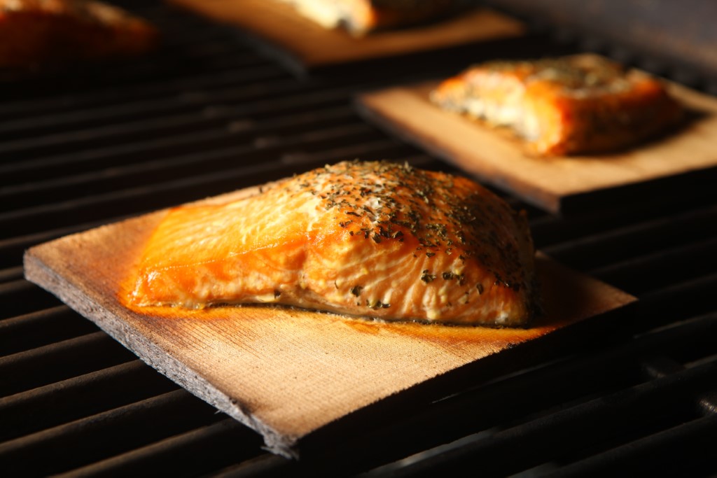 salmon-fish-cedar-wood-boards-grill (изготовленный на заказ).jpg salmon-fish-cedar-wood-boards-grill (изготовленный на заказ).jpg